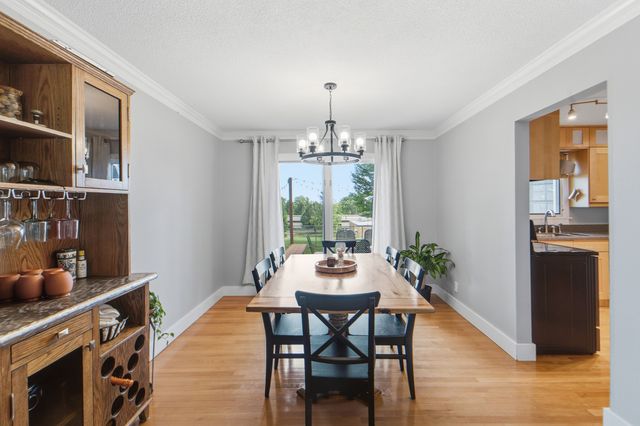 2104 Meadow Brook Drive, West Des Moines, IA 50265