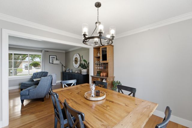 2104 Meadow Brook Drive, West Des Moines, IA 50265