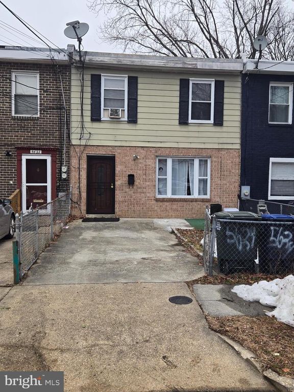 5624 CLAY PL NE, Washington, DC 20019