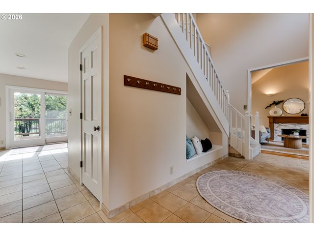 1244 COURTNEY Pl, Eugene, OR 97405