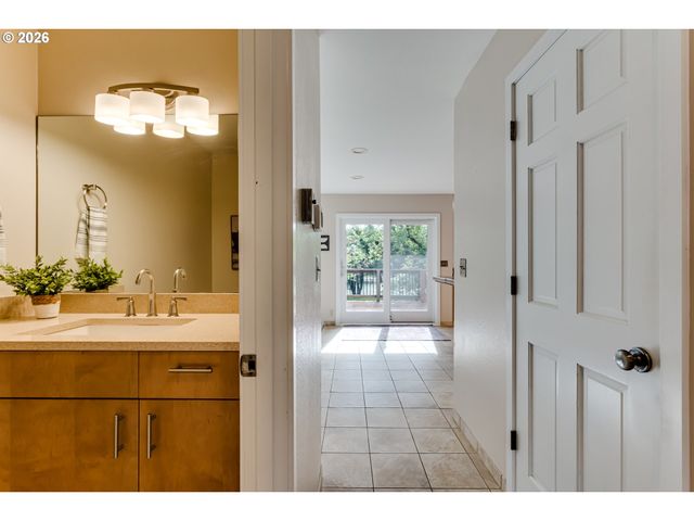 1244 COURTNEY Pl, Eugene, OR 97405