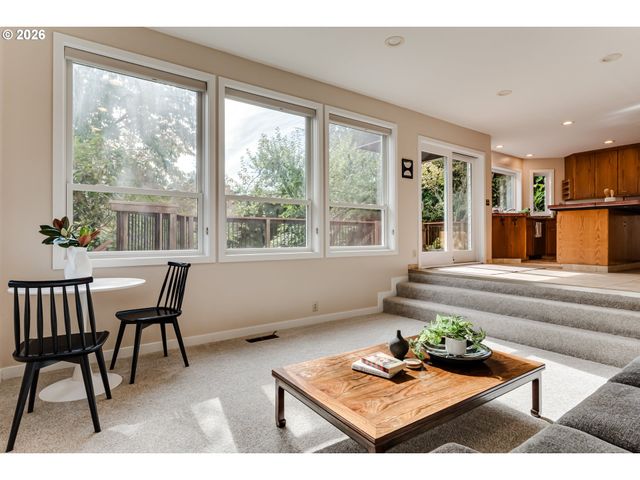 1244 COURTNEY Pl, Eugene, OR 97405