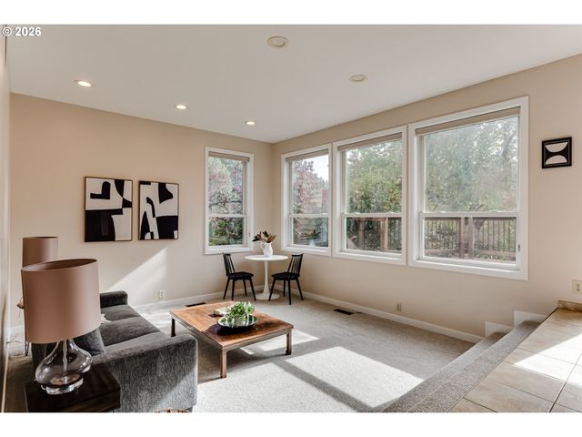 1244 COURTNEY Pl, Eugene, OR 97405