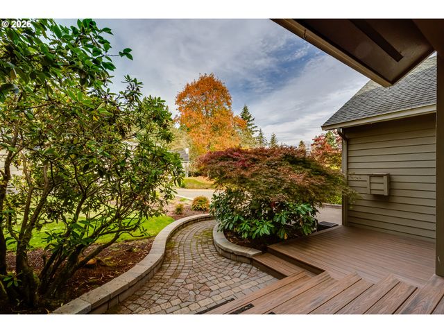 1244 COURTNEY Pl, Eugene, OR 97405