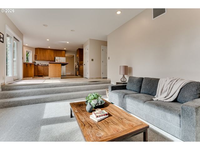 1244 COURTNEY Pl, Eugene, OR 97405