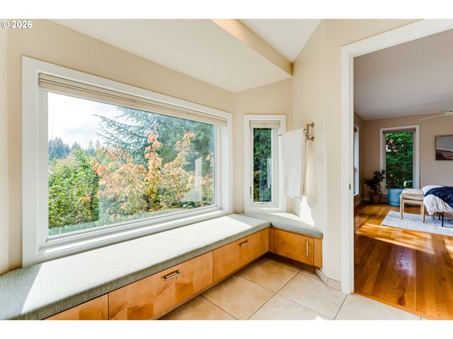 1244 COURTNEY Pl, Eugene, OR 97405