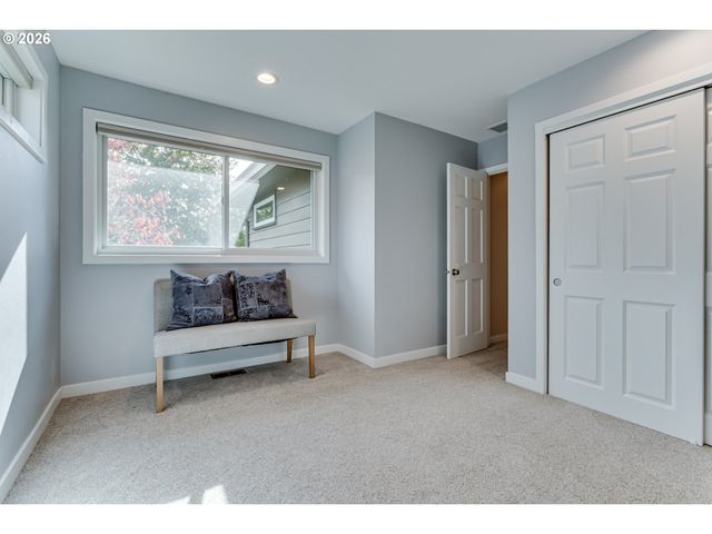 1244 COURTNEY Pl, Eugene, OR 97405