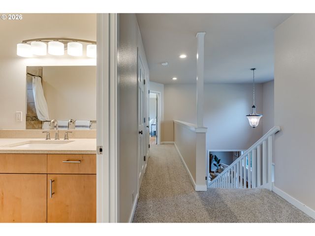 1244 COURTNEY Pl, Eugene, OR 97405