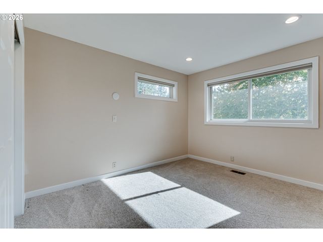 1244 COURTNEY Pl, Eugene, OR 97405