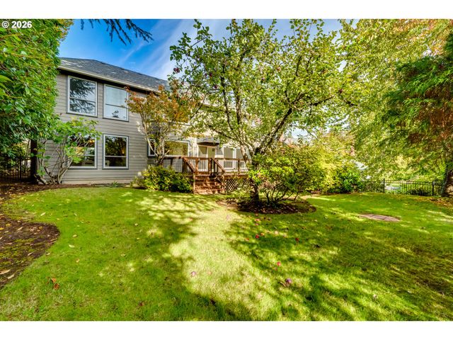 1244 COURTNEY Pl, Eugene, OR 97405