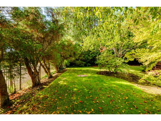 1244 COURTNEY Pl, Eugene, OR 97405