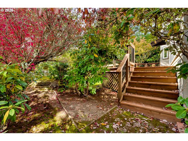 1244 COURTNEY Pl, Eugene, OR 97405