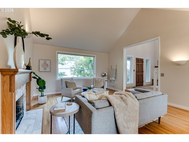 1244 COURTNEY Pl, Eugene, OR 97405