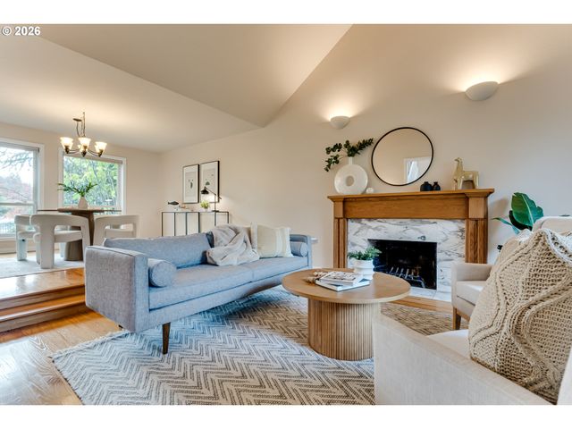 1244 COURTNEY Pl, Eugene, OR 97405