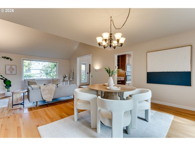1244 COURTNEY Pl, Eugene, OR 97405