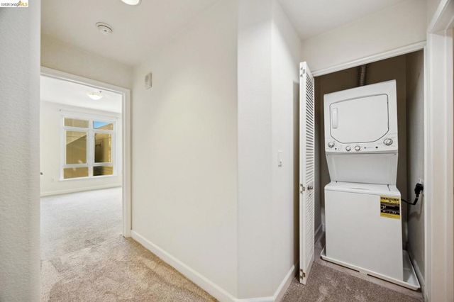 423 7th St 506, Oakland, CA 94607