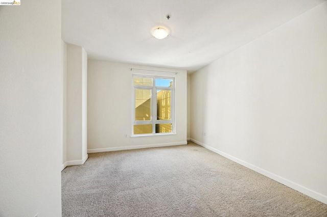 423 7th St 506, Oakland, CA 94607