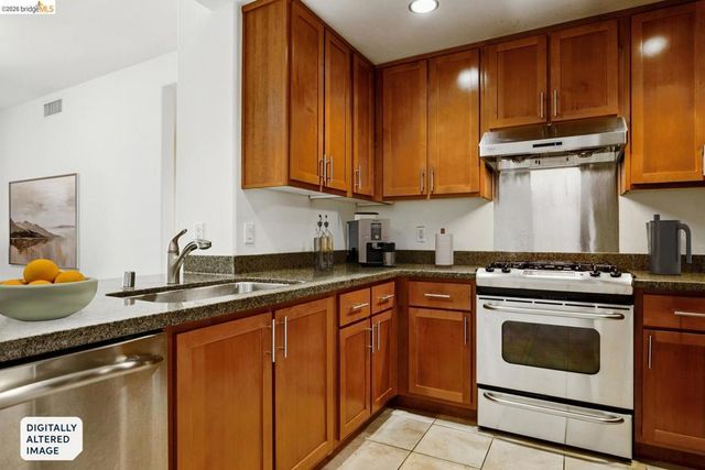 423 7th St 506, Oakland, CA 94607