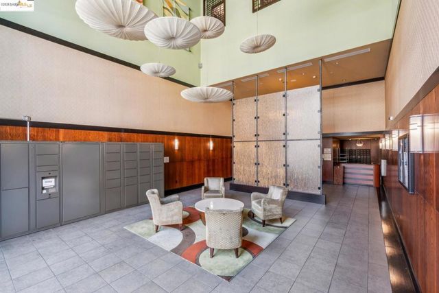 423 7th St 506, Oakland, CA 94607