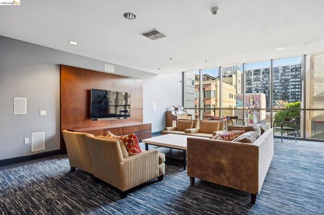 423 7th St 506, Oakland, CA 94607