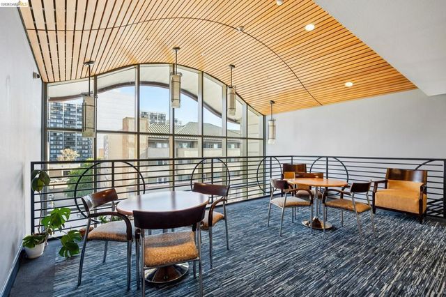 423 7th St 506, Oakland, CA 94607