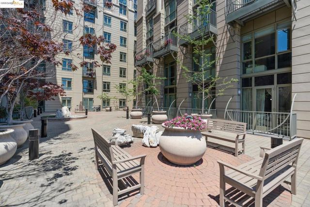 423 7th St 506, Oakland, CA 94607