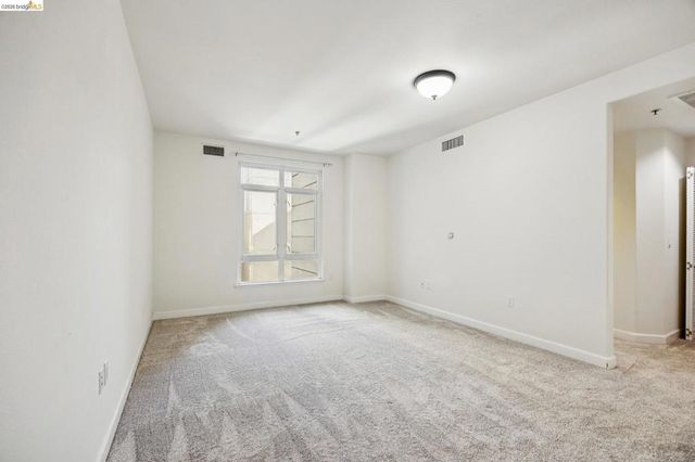 423 7th St 506, Oakland, CA 94607