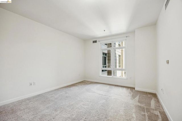 423 7th St 506, Oakland, CA 94607