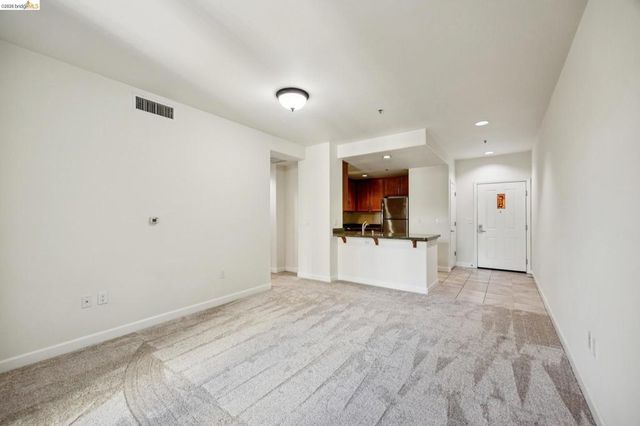 423 7th St 506, Oakland, CA 94607