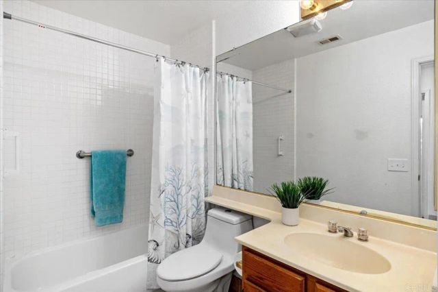 2077 Tiffany Dr, Oceanside, CA 92056