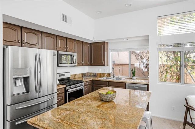 2077 Tiffany Dr, Oceanside, CA 92056