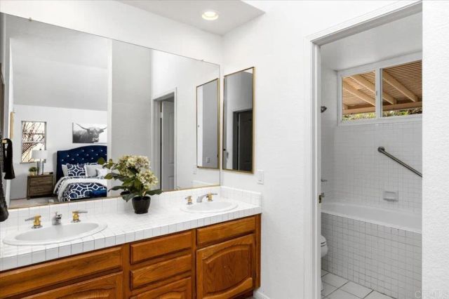 2077 Tiffany Dr, Oceanside, CA 92056