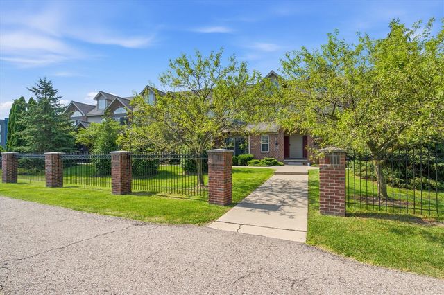 2910 Signature Boulevard, Ann Arbor, MI 48103