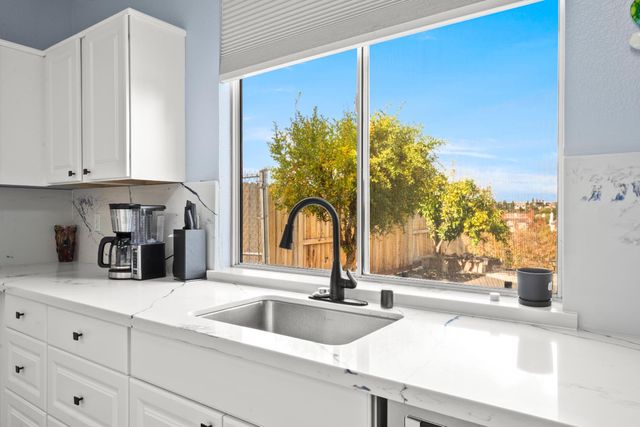 1707 Poppy Dr, Rocklin, CA 95765