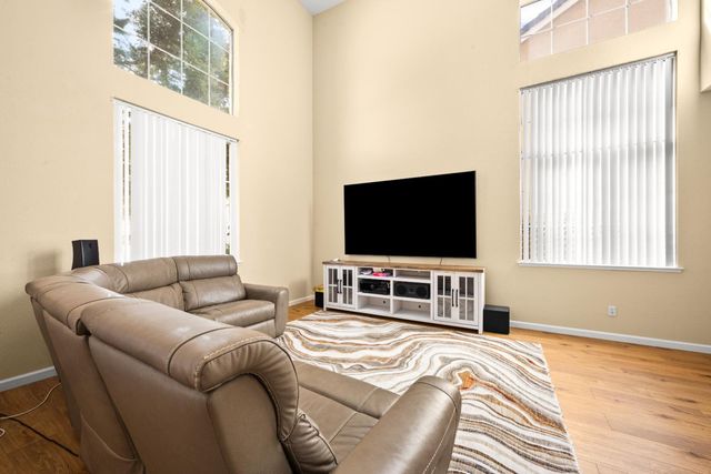 1707 Poppy Dr, Rocklin, CA 95765