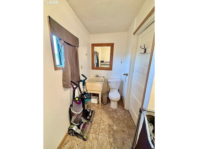 23625 S HIGHWAY 99W, Amity, OR 97101