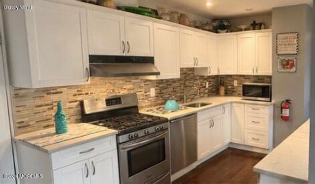 105 Hudson Avenue, North Middletown, NJ 07748