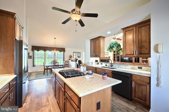 392 ONYX RD, New Oxford, PA 17350