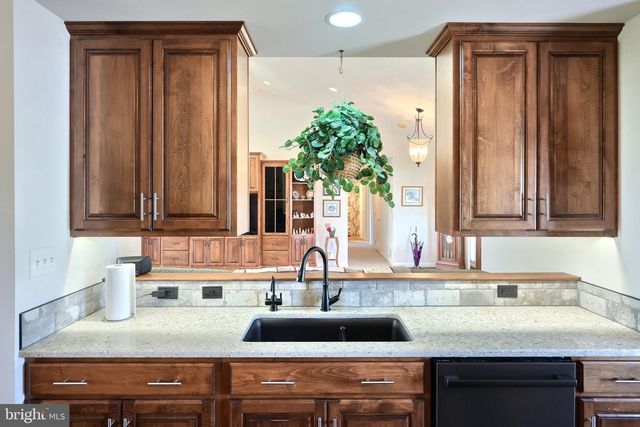 392 ONYX RD, New Oxford, PA 17350