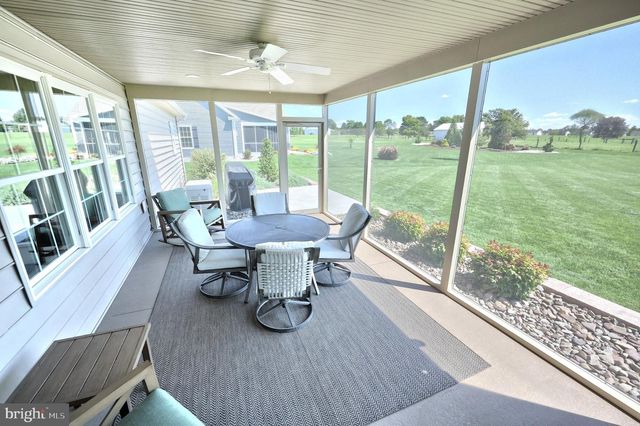 392 ONYX RD, New Oxford, PA 17350