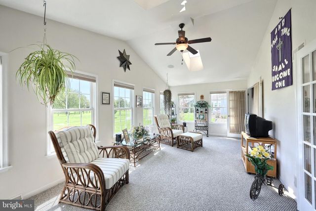 392 ONYX RD, New Oxford, PA 17350