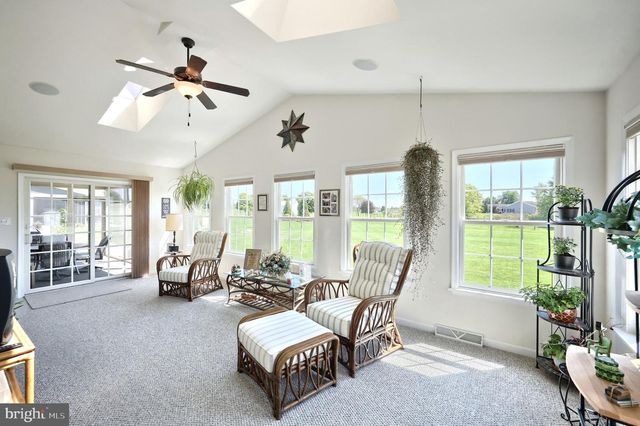 392 ONYX RD, New Oxford, PA 17350