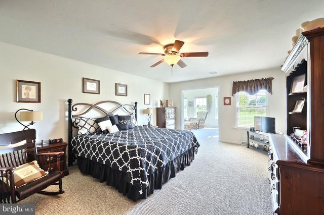 392 ONYX RD, New Oxford, PA 17350