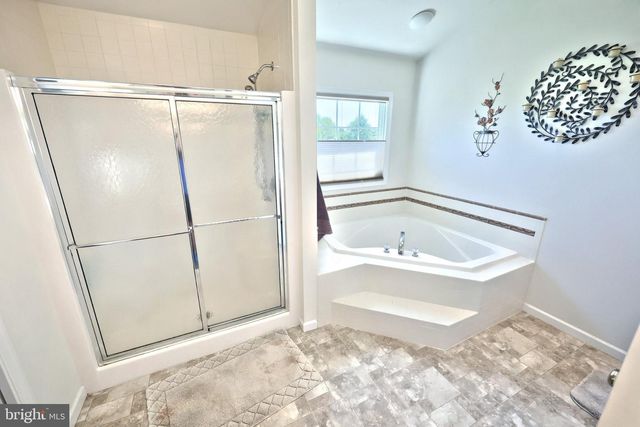 392 ONYX RD, New Oxford, PA 17350