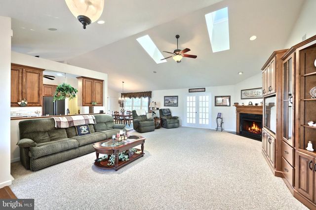 392 ONYX RD, New Oxford, PA 17350