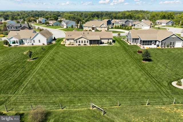 392 ONYX RD, New Oxford, PA 17350