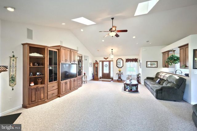 392 ONYX RD, New Oxford, PA 17350