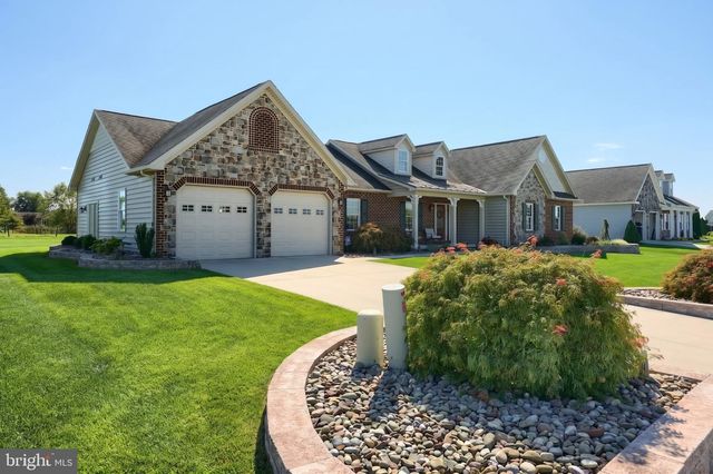 392 ONYX RD, New Oxford, PA 17350