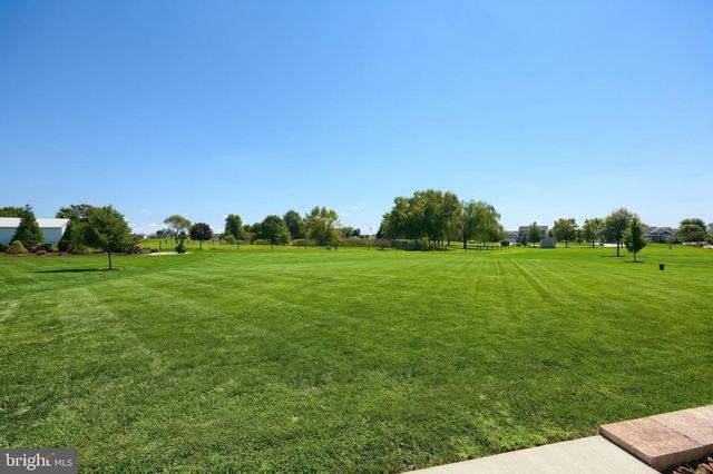 392 ONYX RD, New Oxford, PA 17350