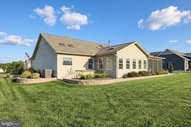 392 ONYX RD, New Oxford, PA 17350